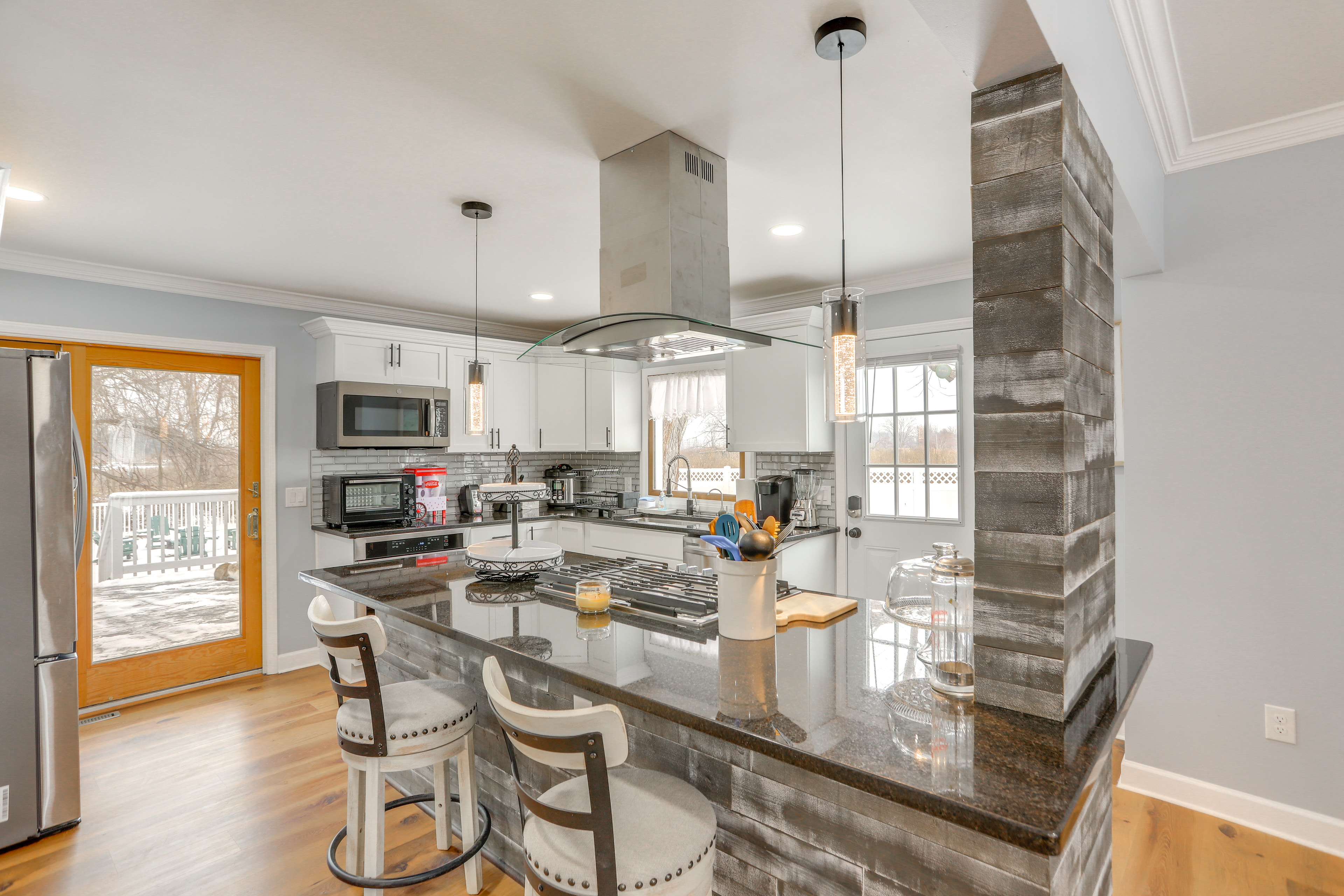 7 Mi to Cedar Point: Retreat w/ Hot Tub & Gazebo