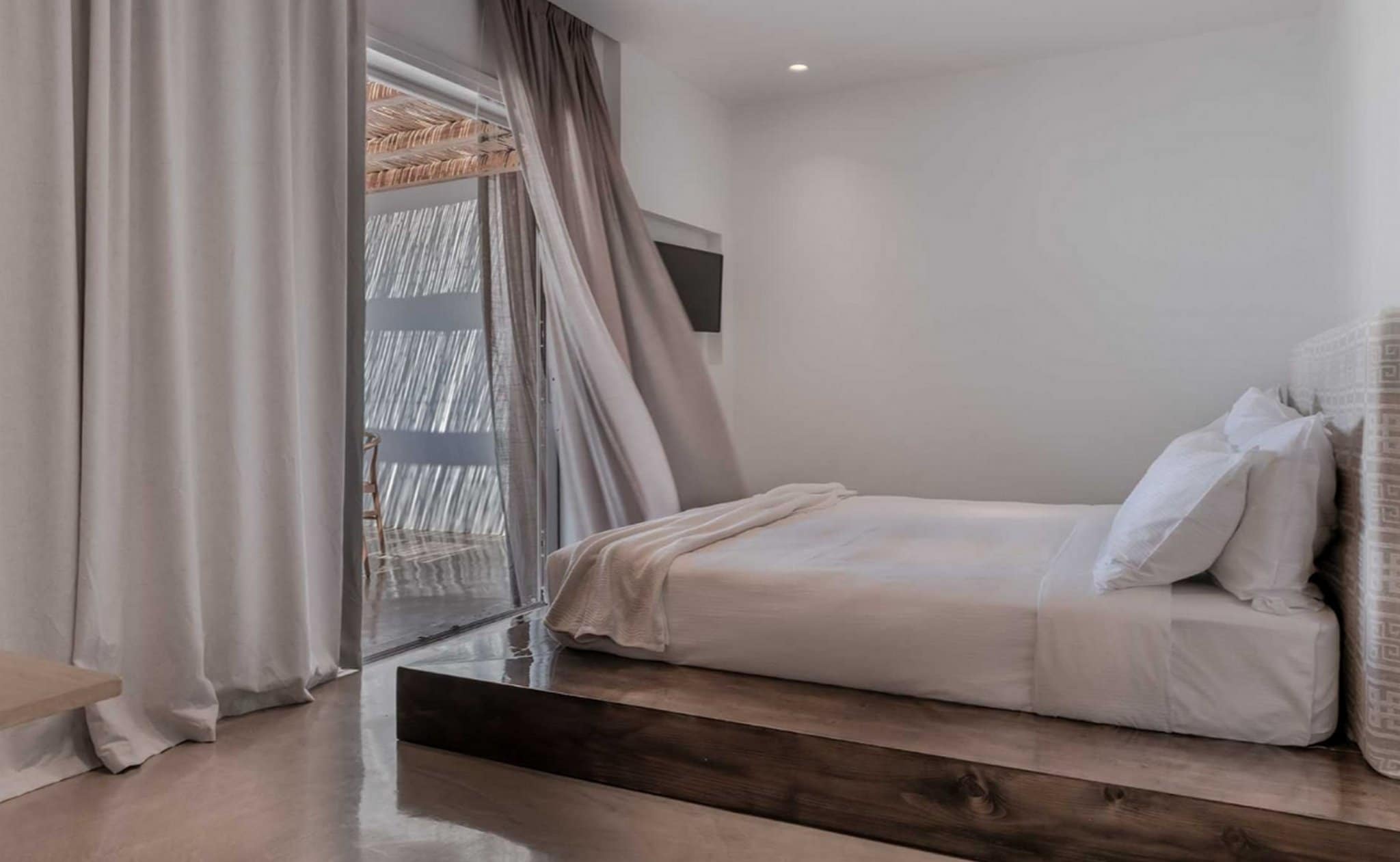 Dazzling Santorini Villa | Villa Filch | 3 Bedrooms | Breathtaking Sea Views | Private Outdoor Infinity Pool and Hot Tub| Shaded Outdoor Dining Area. Dazzling Santorini Villa | Villa Filch | 3 Bedrooms | Breathtaking Sea Views | Private Outdoor Infinity Pool and Hot Tub| Shaded Outdoor Dining Area.