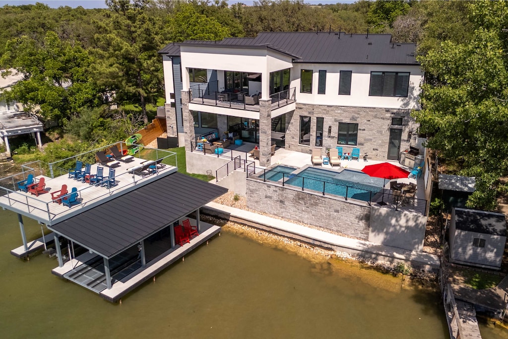 Lakefront Luxury Vacation Rental 