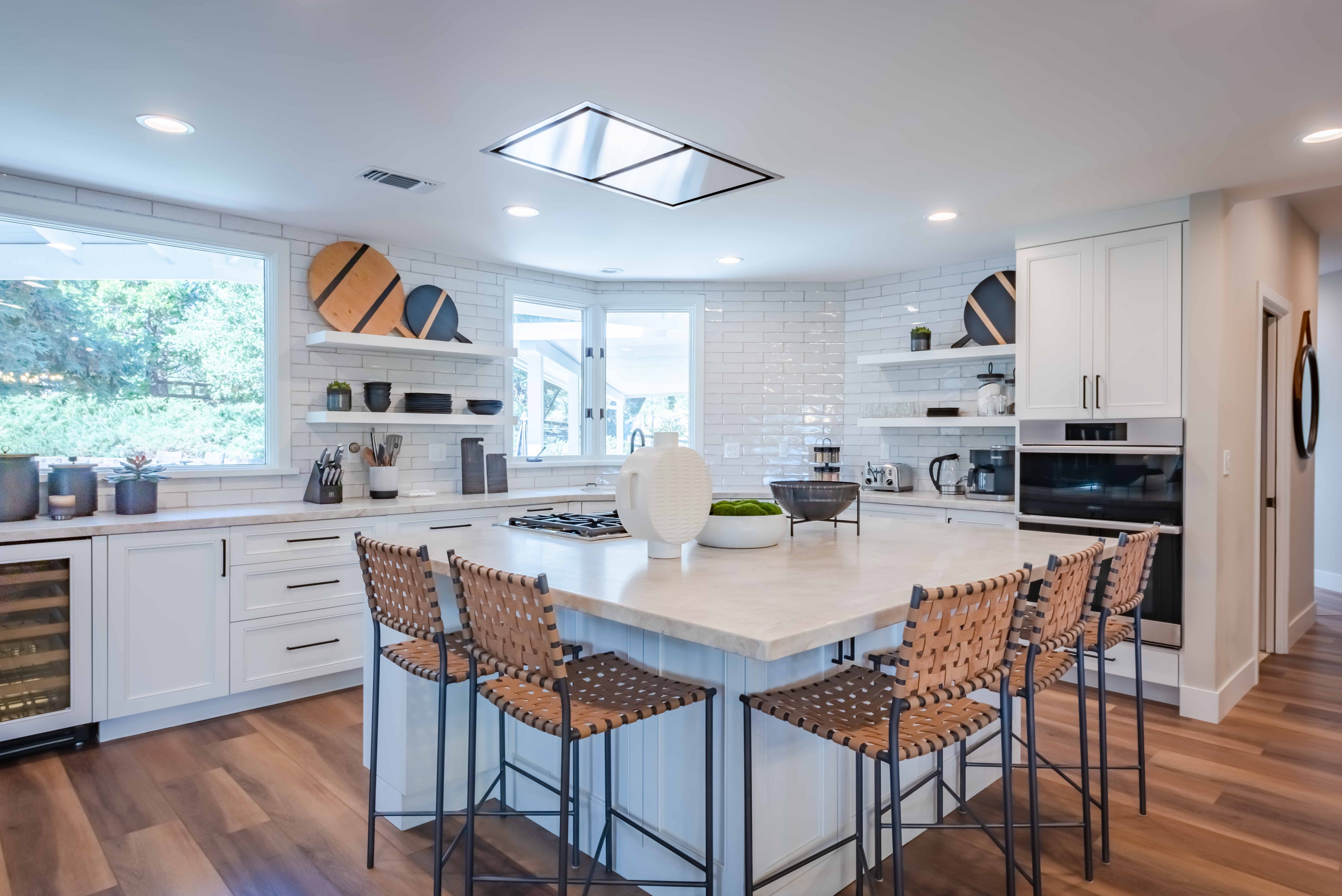 Large kitchen island Large kitchen island