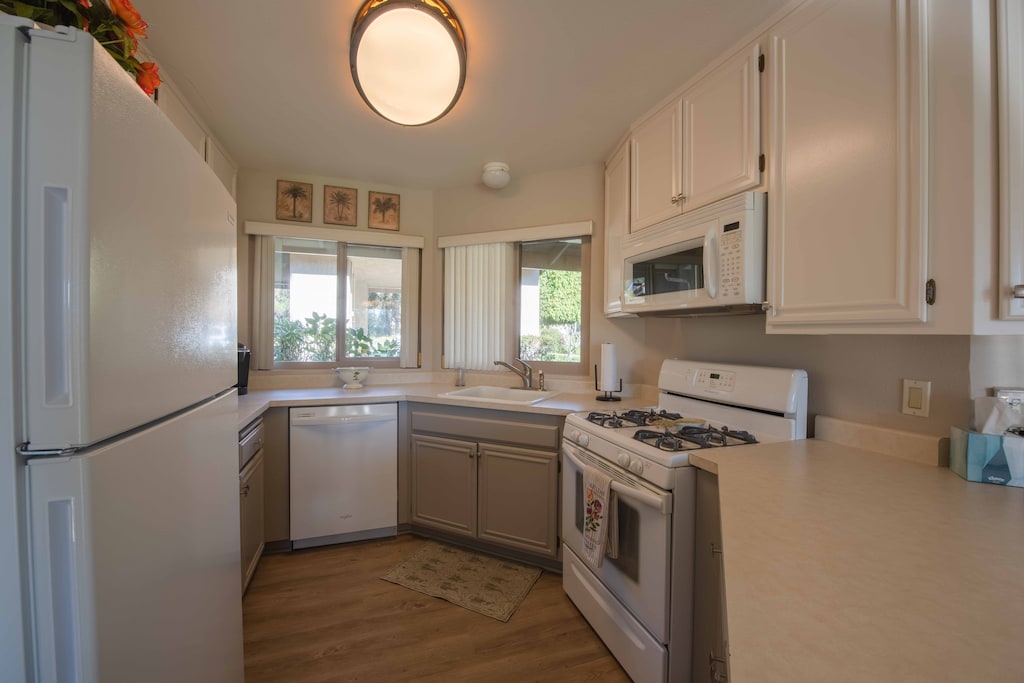 Kitchen with dishwasher