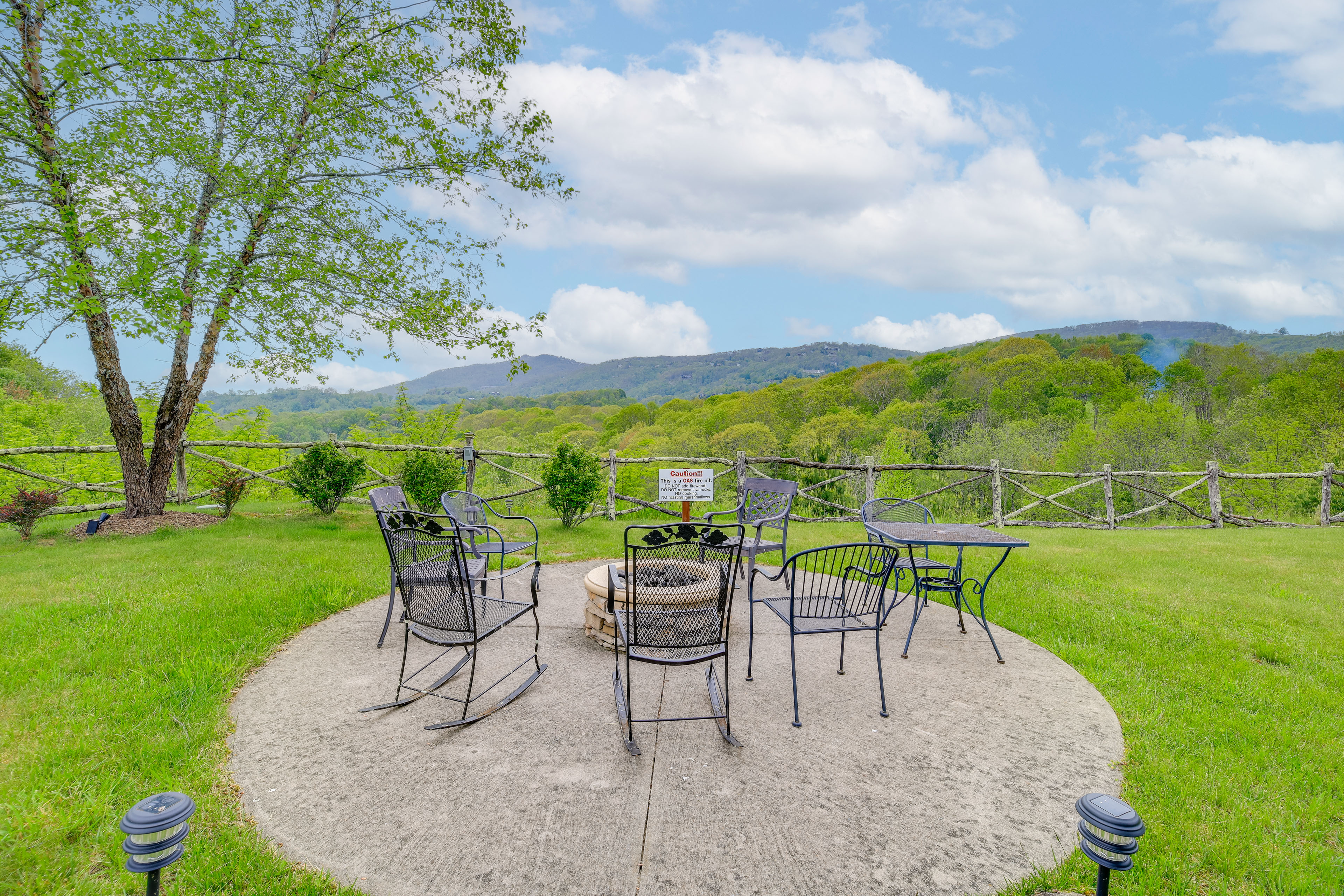 Property Image 2 - Mountain Condo 2 Mi to Dtwn Banner Elk w/ Views!