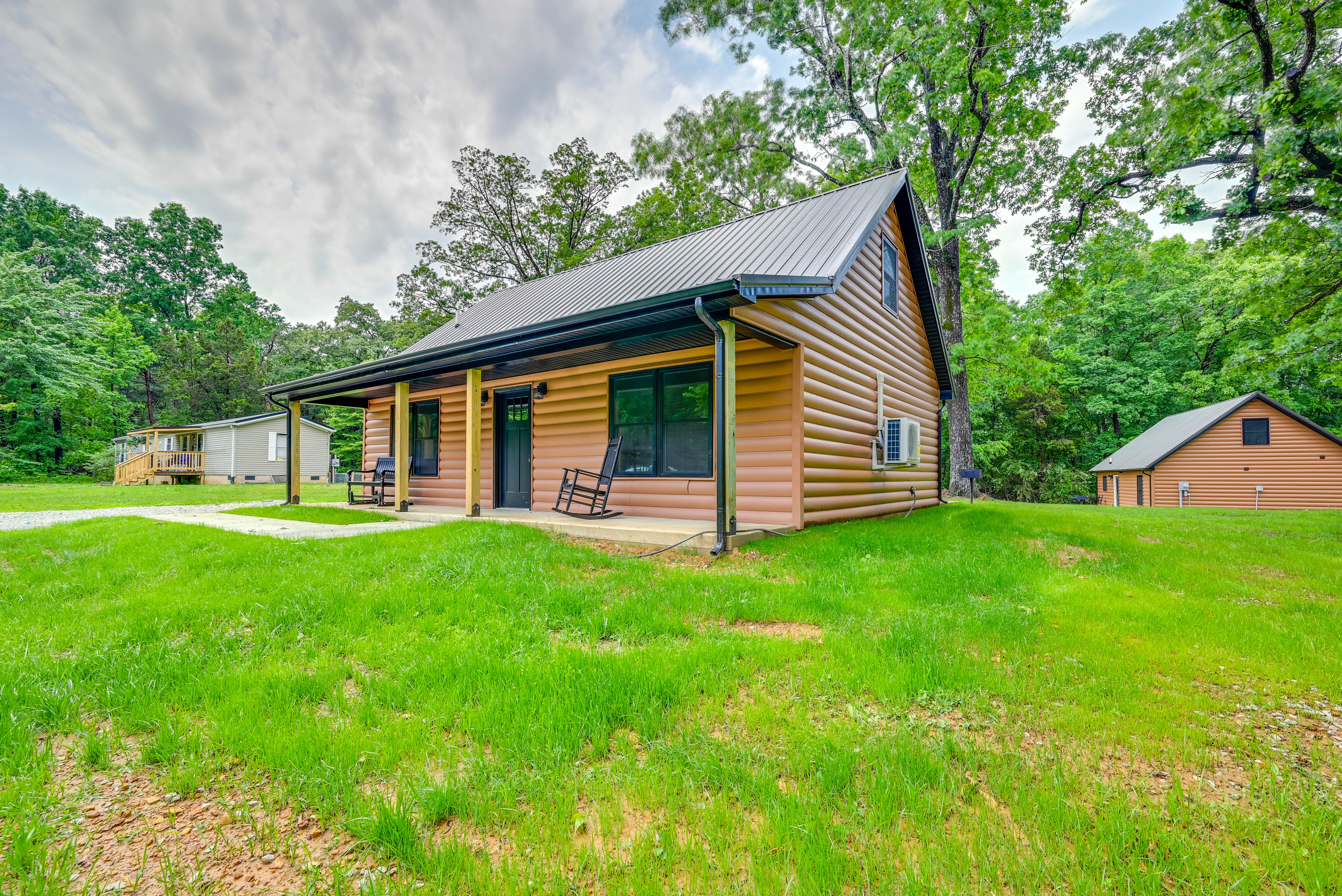 Near Mammoth Cave: Family-Friendly Cabin w/ Patio!
