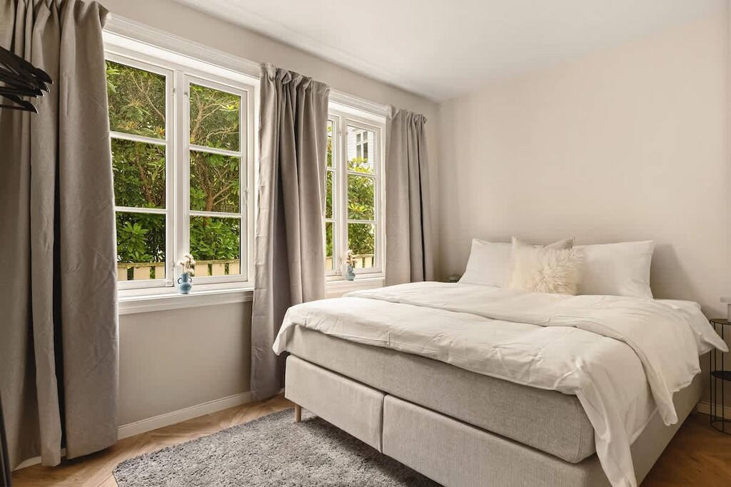 The second bedroom has its own space for a children's bed.