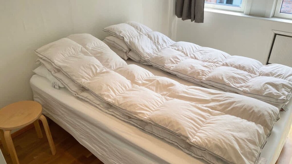 Soverom 1 har 160 cm seng, her kan du våkne opp uthvilt klar for en ny dag!
