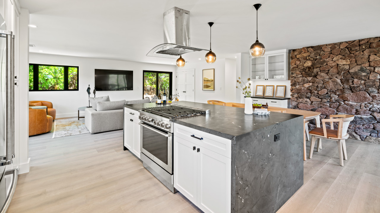 Vineyard Vista - 3 BD, Views, Spa, Near Plaza