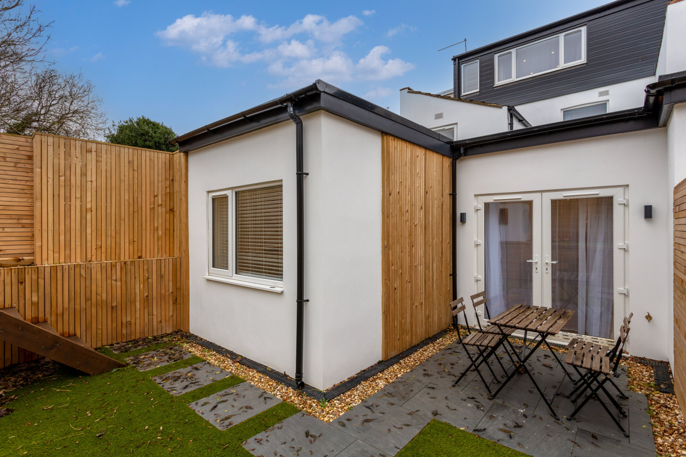 Stunning 4 Bedroom 4 Bathroom House • Prime Location • Pool Table • Free Parking • Fast Wifi