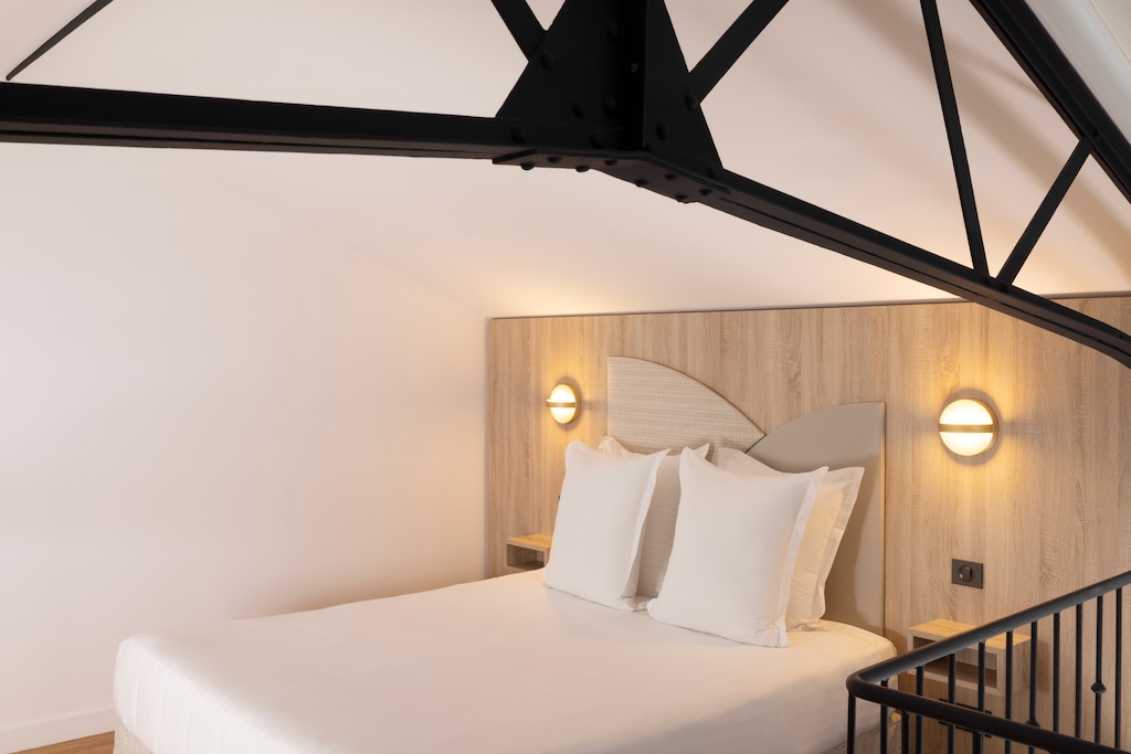 _16A6006 yuna montmartre md