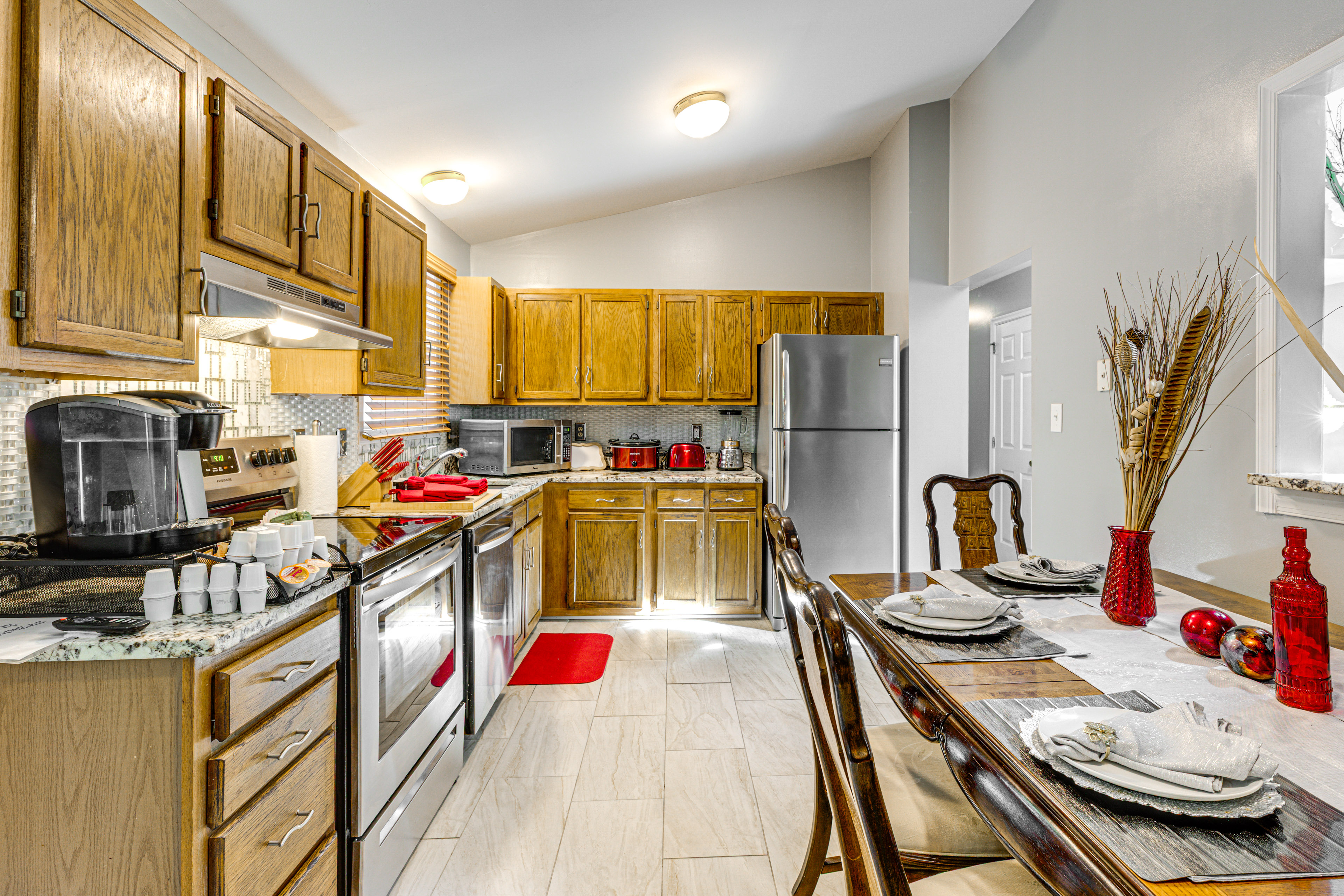 Walk to Beach: Elegant Escape in Lusby!