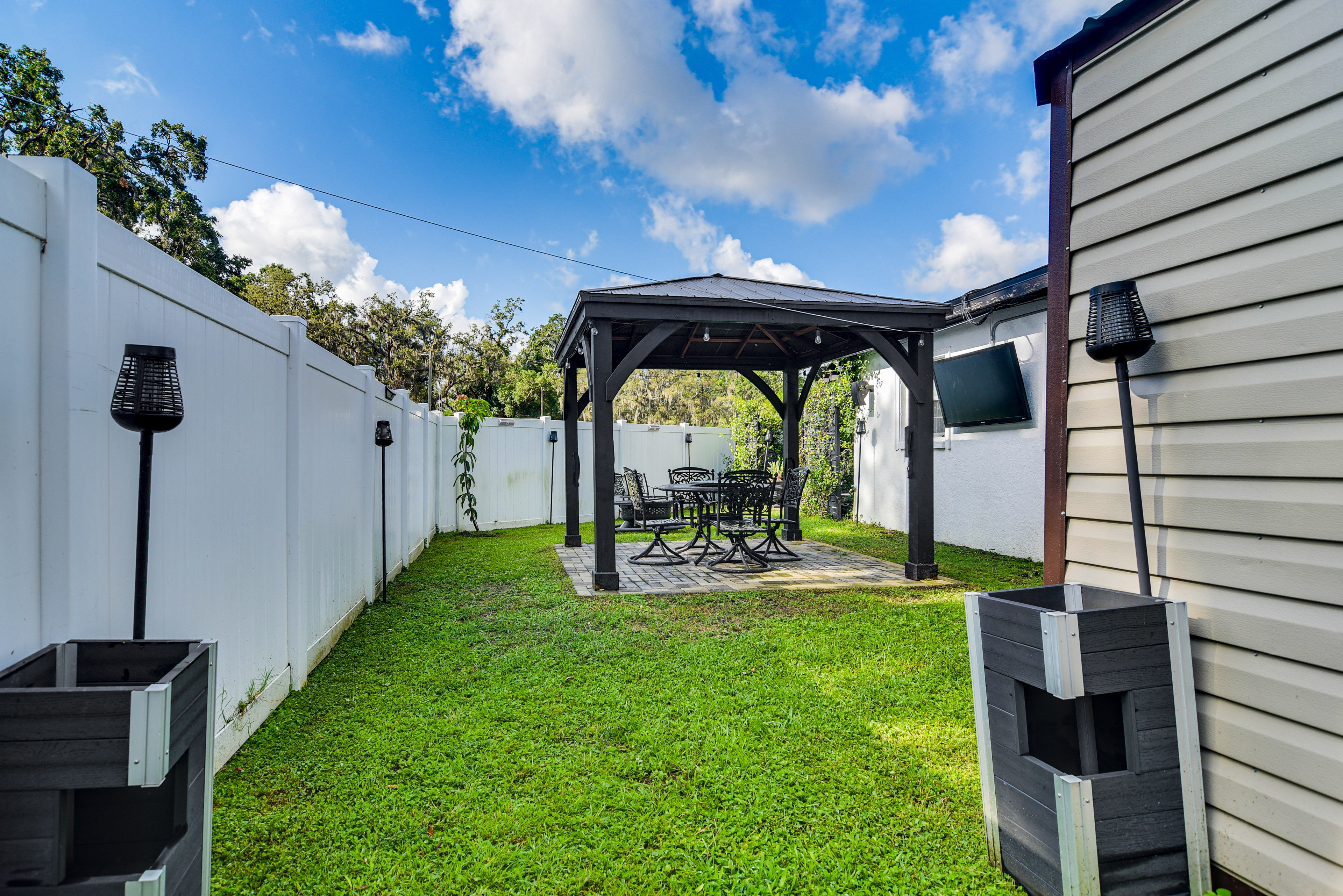 Hot Tub & Fenced Yard: Tranquil Home in Valrico!