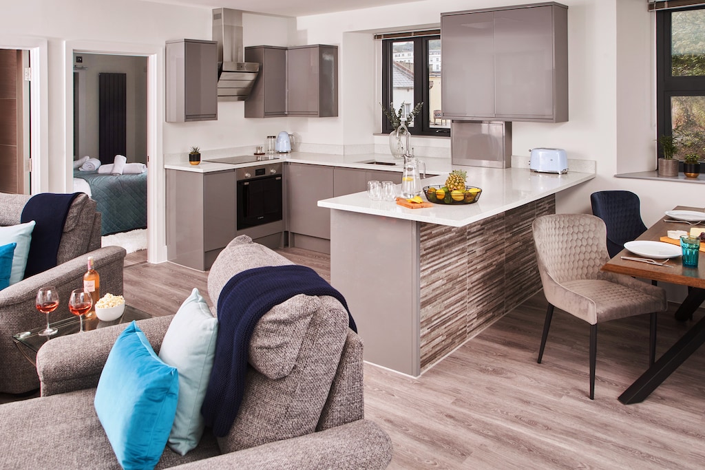 Fresh Escapes - Harbour Breeze - Hot Tub - Torquay - Sleeps 4