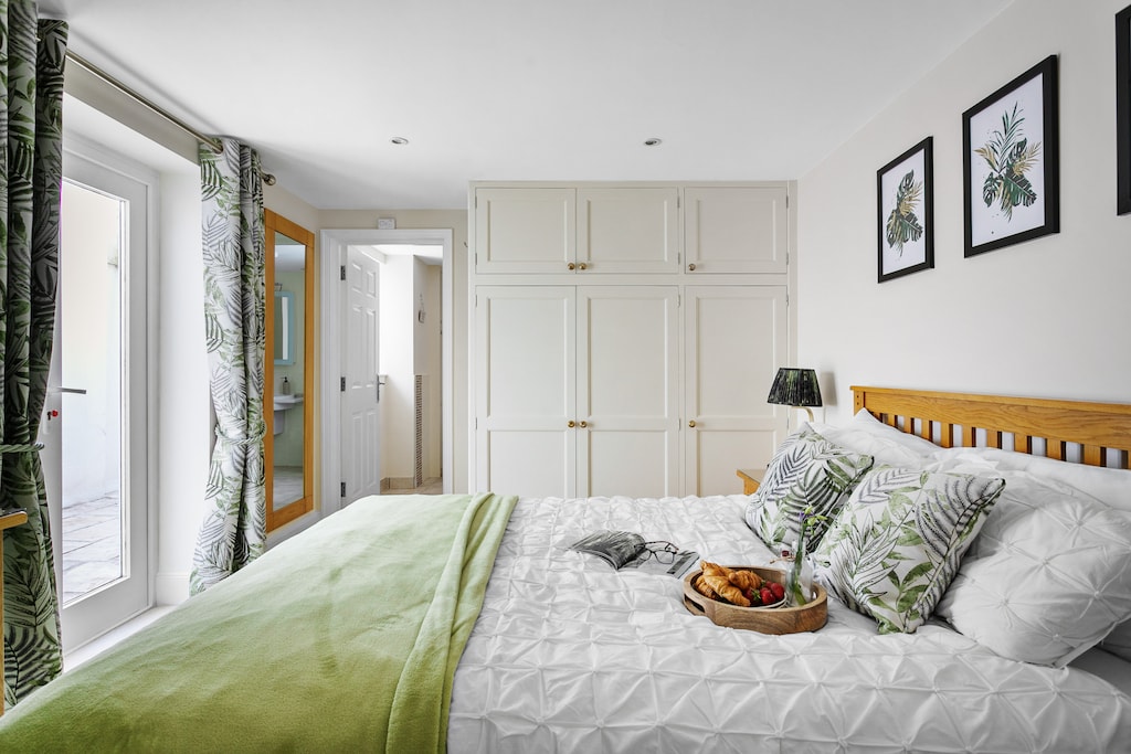 Fresh Escapes - Sovereign House - 2 Bed Apartment - Torquay