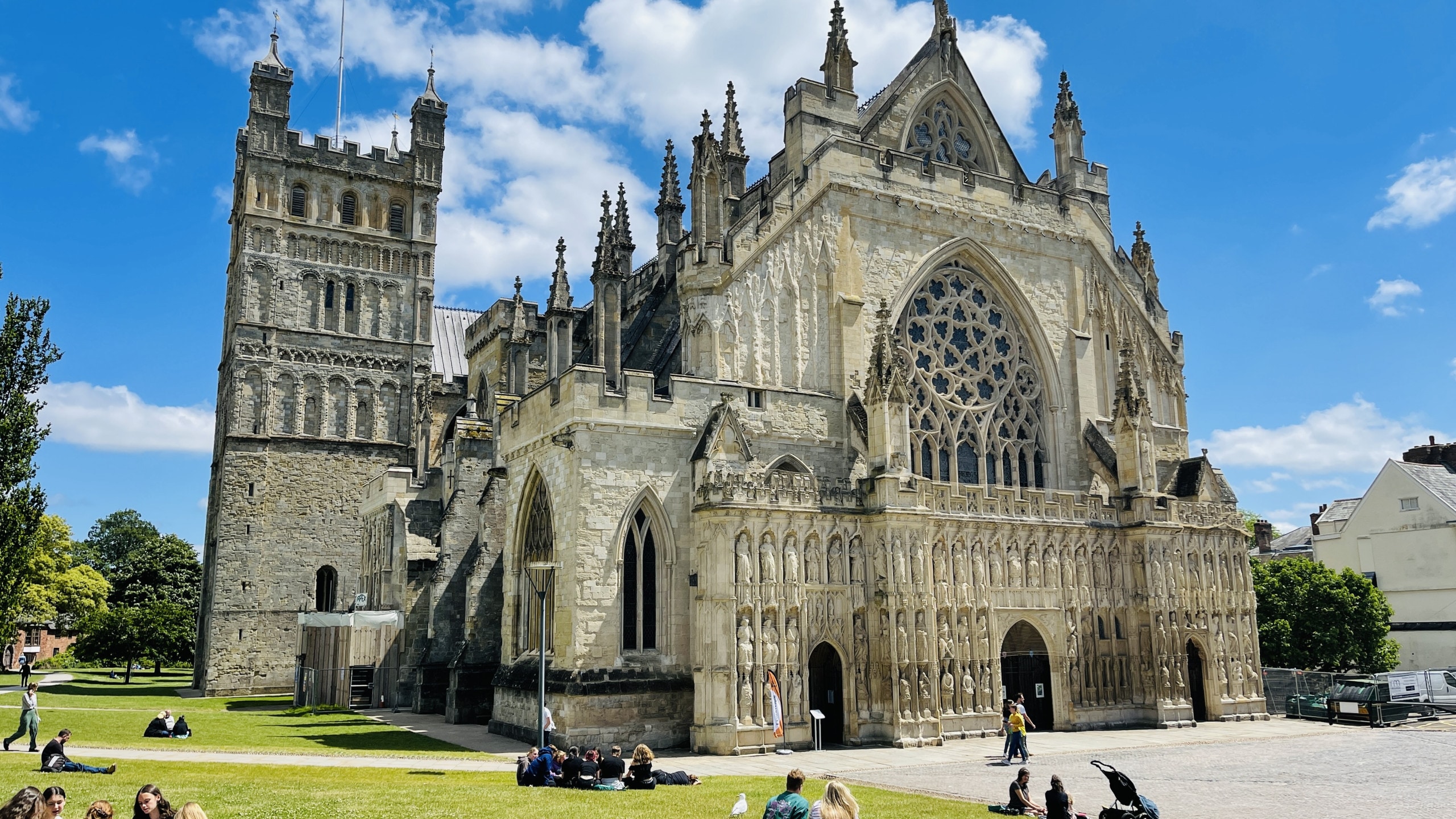 Fresh Escapes - Exeter City Centre Apartment, Cathedral Yard Sleeps 4 - Exeter Cathedral