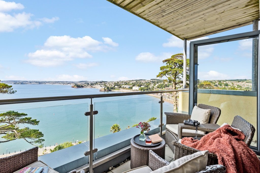 Fresh Escapes - B6 Masts - Sleeps 6 -Torquay - Sea View