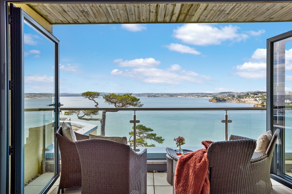 Fresh Escapes - B6 Masts - Sleeps 6 -Torquay - Sea View