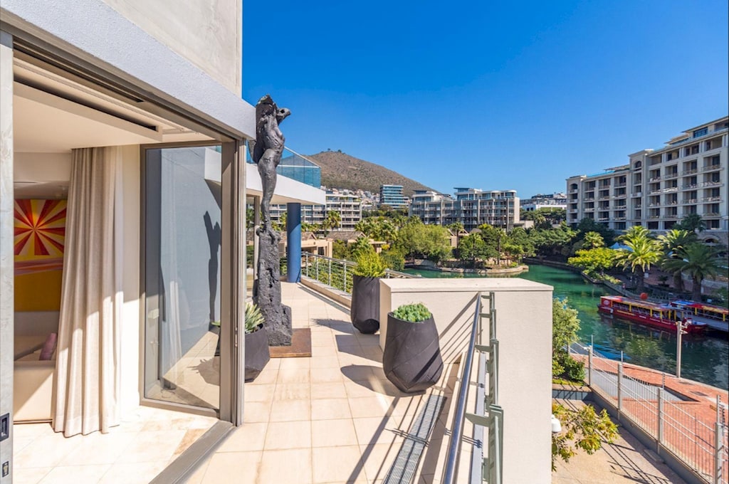 Exterior: Beach ocean sea view