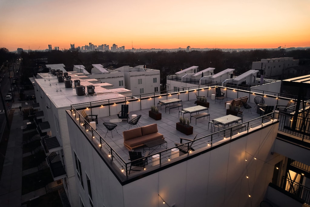Watch breathtaking skyline views during sunset or share a memorable stargazing moment from the community rooftop deck.
