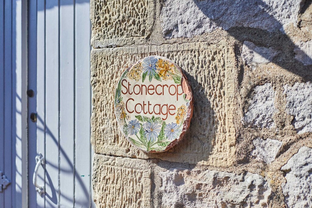 Stonecrop Cottage, Alwinton - Host & Stay