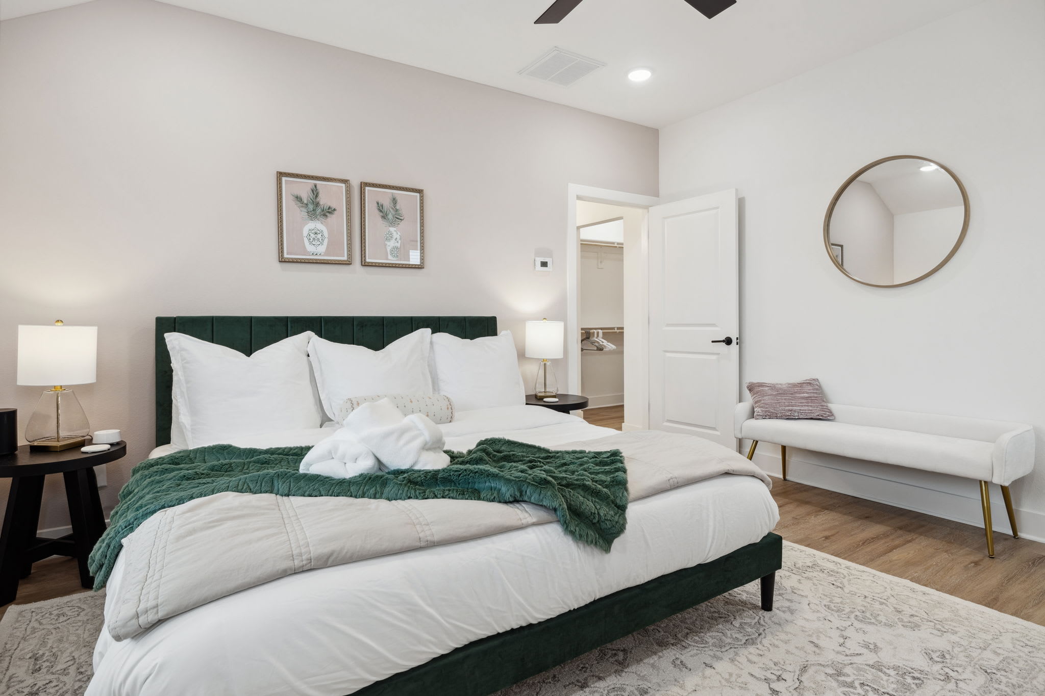 Pinnacle Row - 0.8mi to Promenade-2 Mi to The Amp