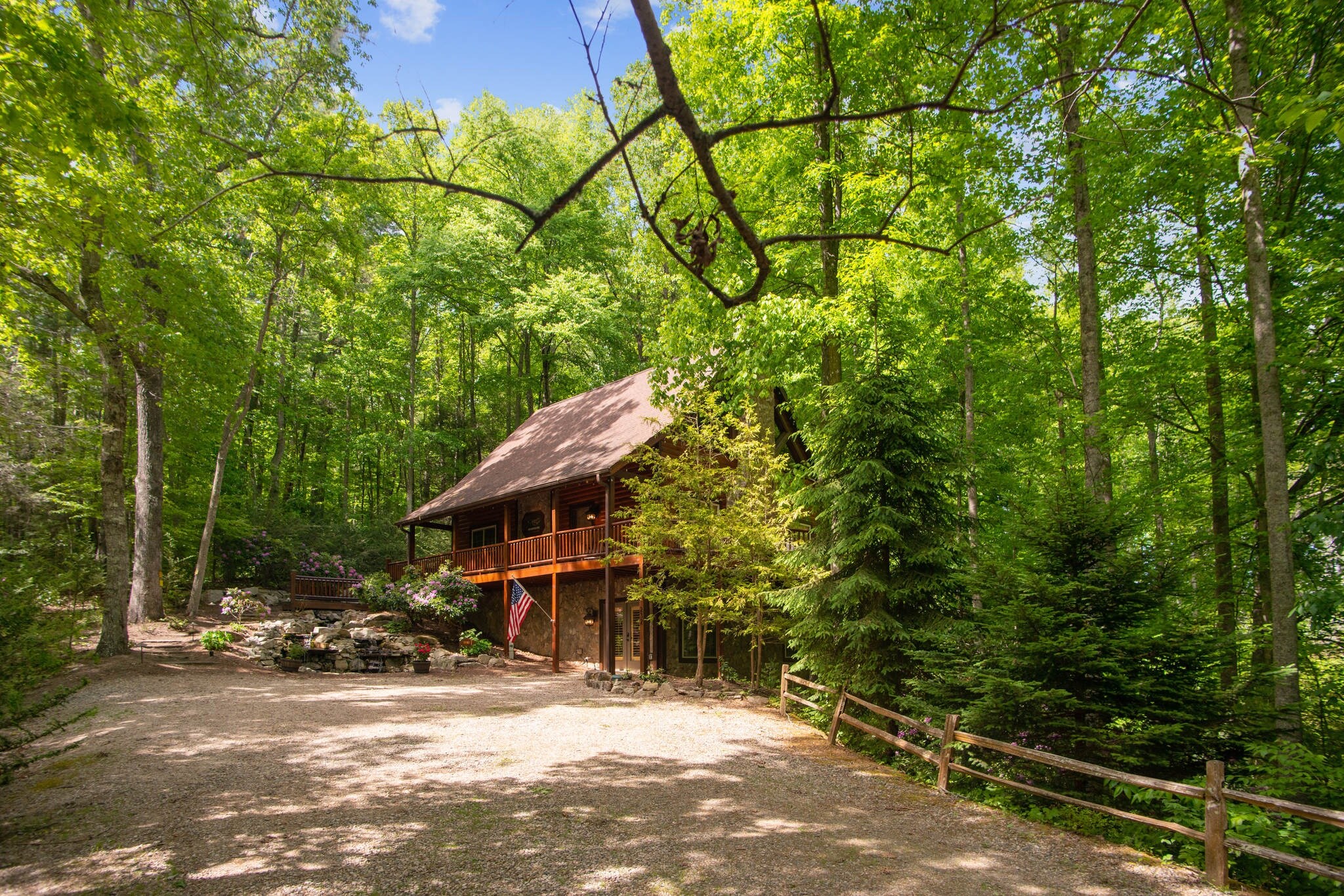 Iron Mountain Lodge On Watauga Lake - Adjacent to Cherokee National Forest Iron Mountain Lodge On Watauga Lake - Adjacent to Cherokee National Forest