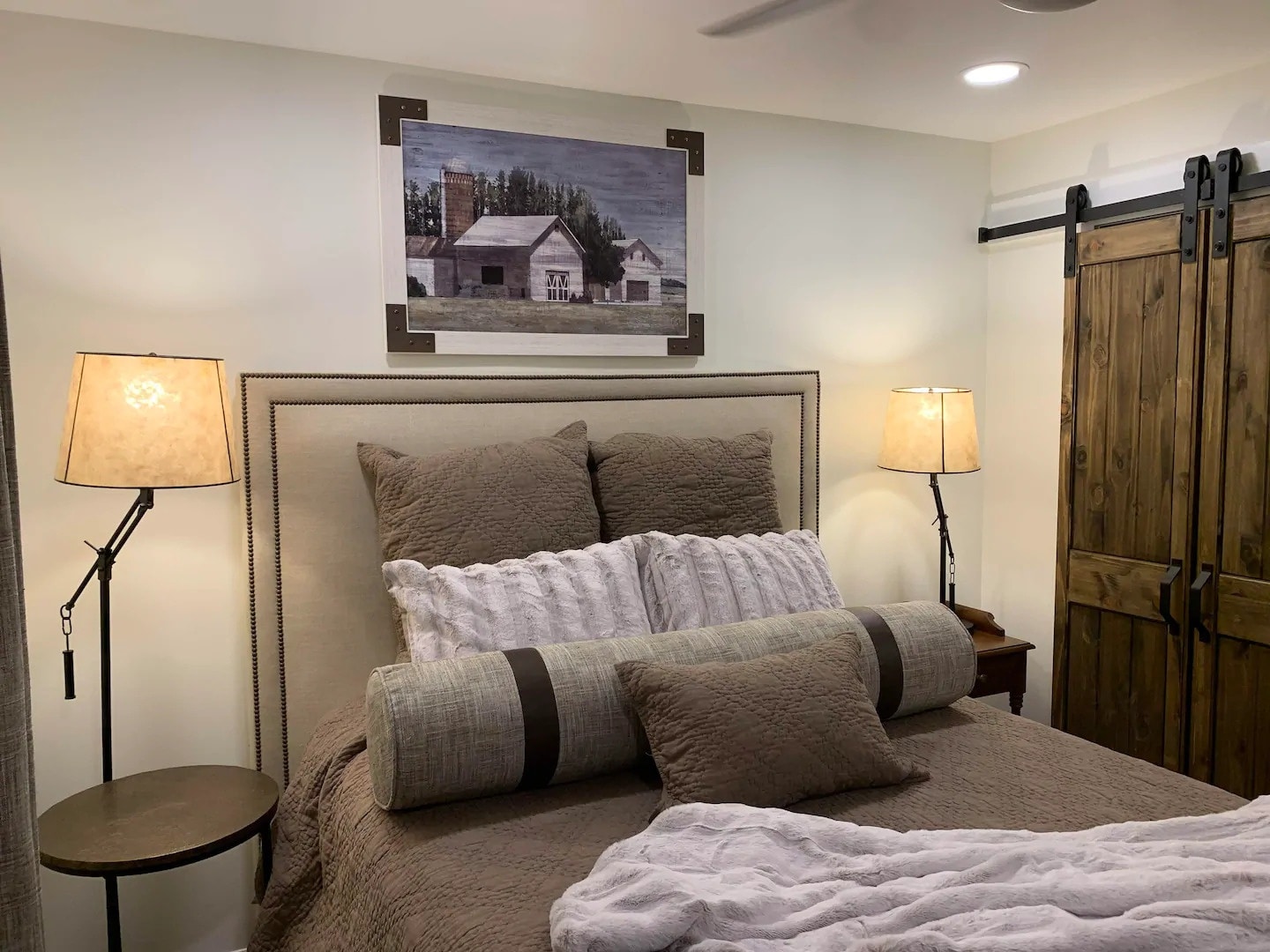 Five-Star Historic Boyd Harvey Carriage House Five-Star Historic Boyd Harvey Carriage House