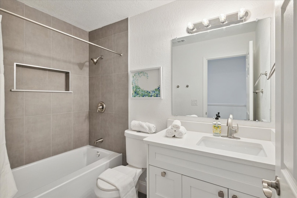 Bathroom w/ shower & tub