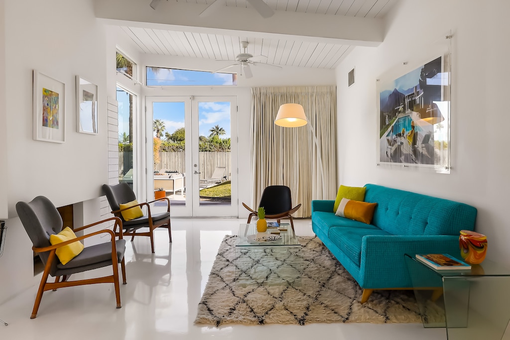 K0033 Living room fireplace Shot