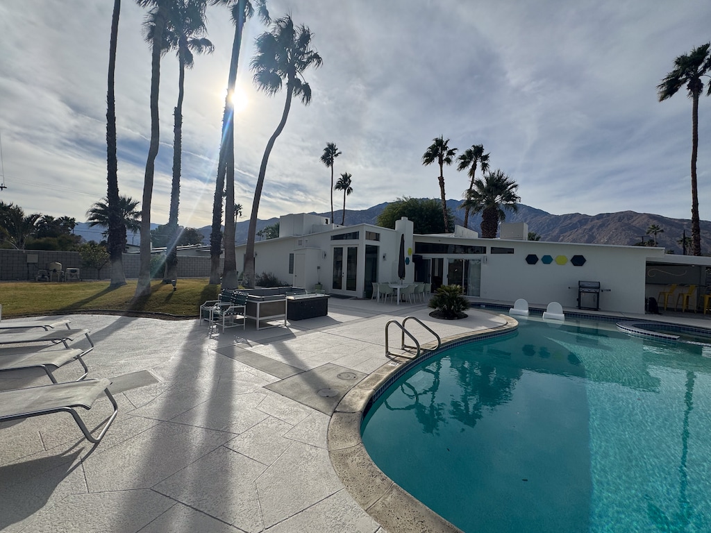 K0033-Temps-Pool Area