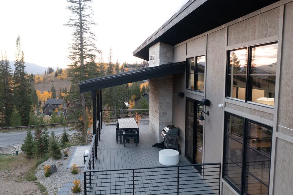 - Gather with friends and family for an outdoor meal on the spacious deck, complete with a dining table and grill. The stunning natural surroundings create a peaceful and perfect backdrop for any gathering.