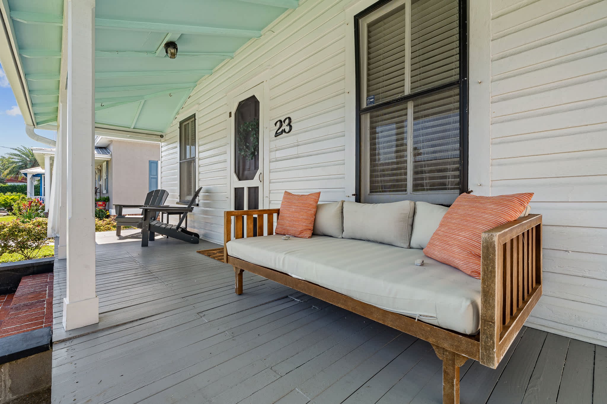 Uptown Delight l Dog Friendly l Walk to Downtown!