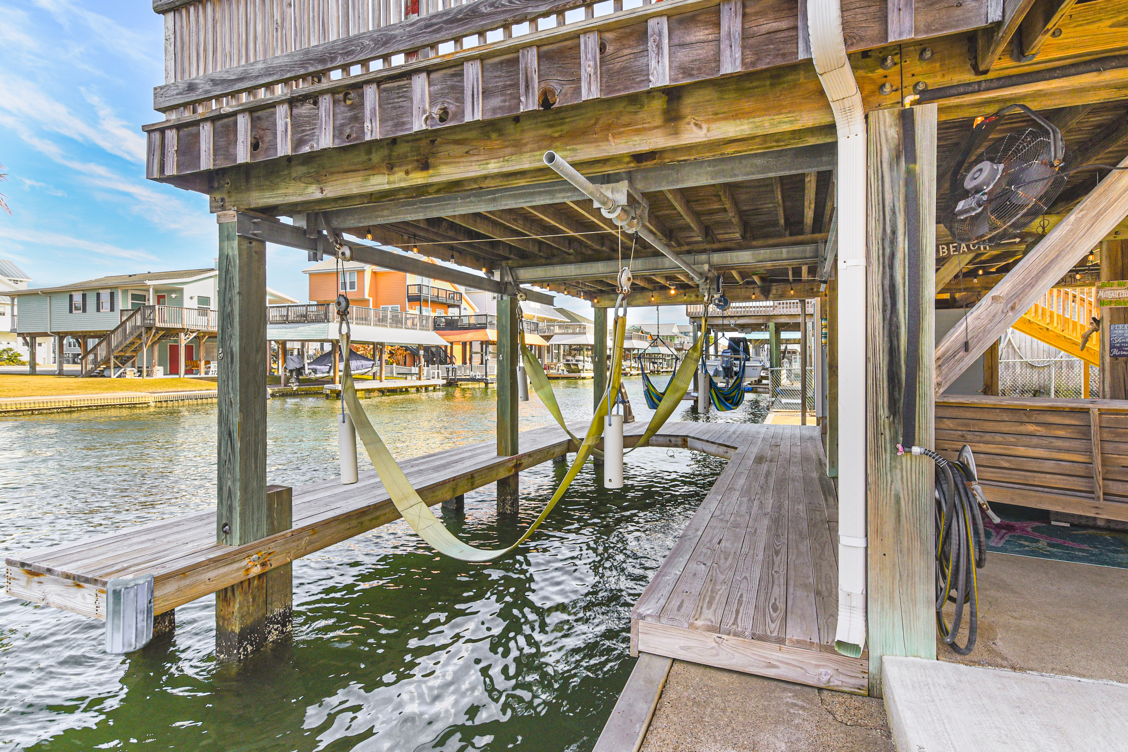 Canal-Front Gem in Galveston: Fish, Crab & Unwind