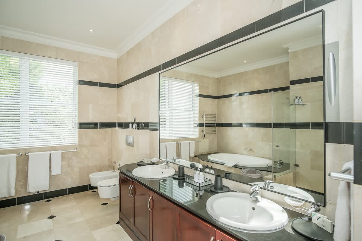 Ocean View Elegance - Majestic villa in Bantry Bay