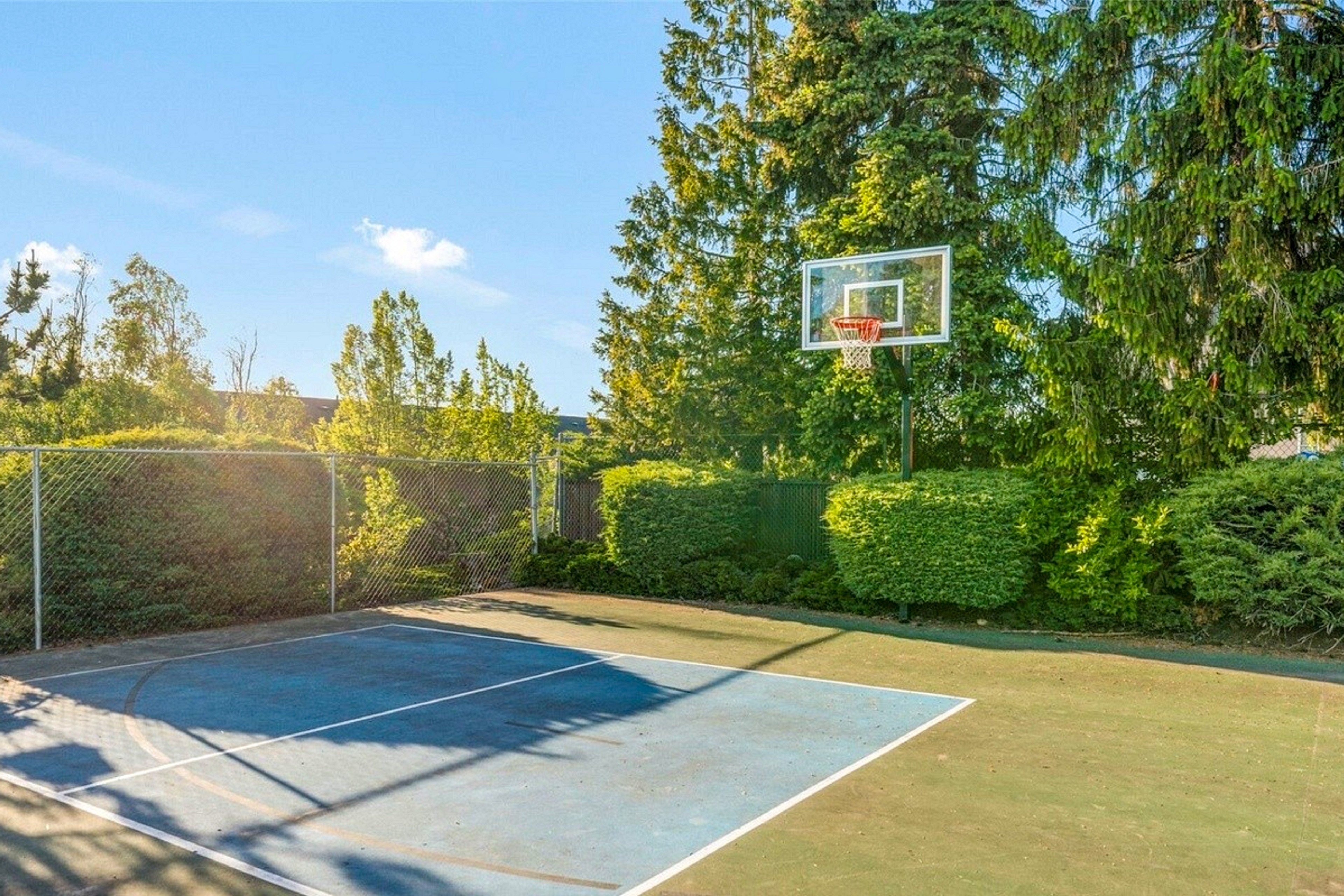 Modern Home Between Seattle, Tacoma & SEA Airport