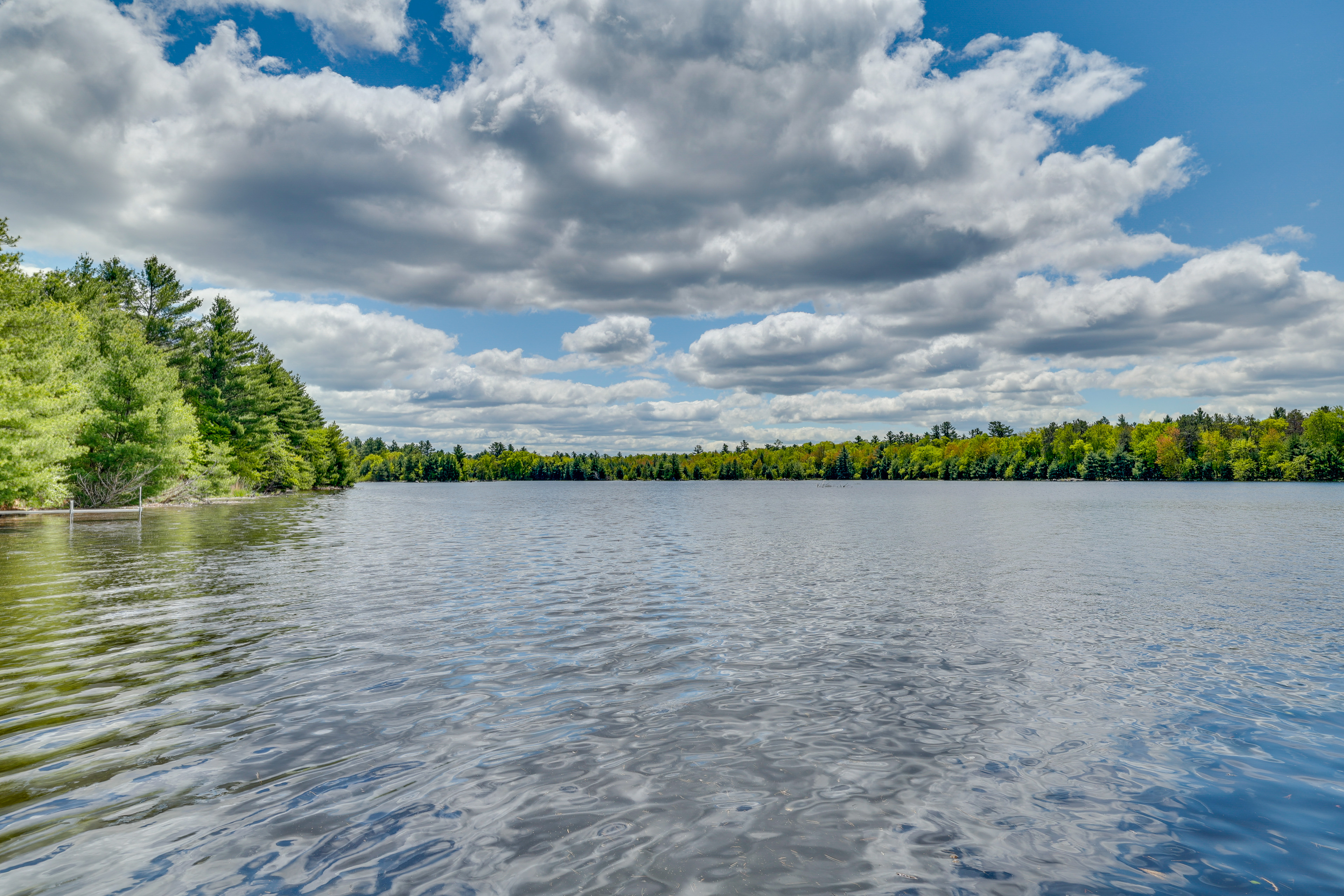 Gorgeous Lake Arbutus Getaway w/ Dock & Boat House