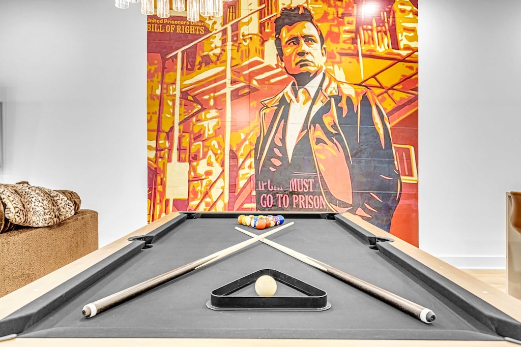 Enjoy the ultimate Nashville getaway in this stylish game room! Perfect for groups to challenge friends to pool. Ideal for bachelorette parties, family reunions, or corporate retreats. Make unforgettable memories in Music City!