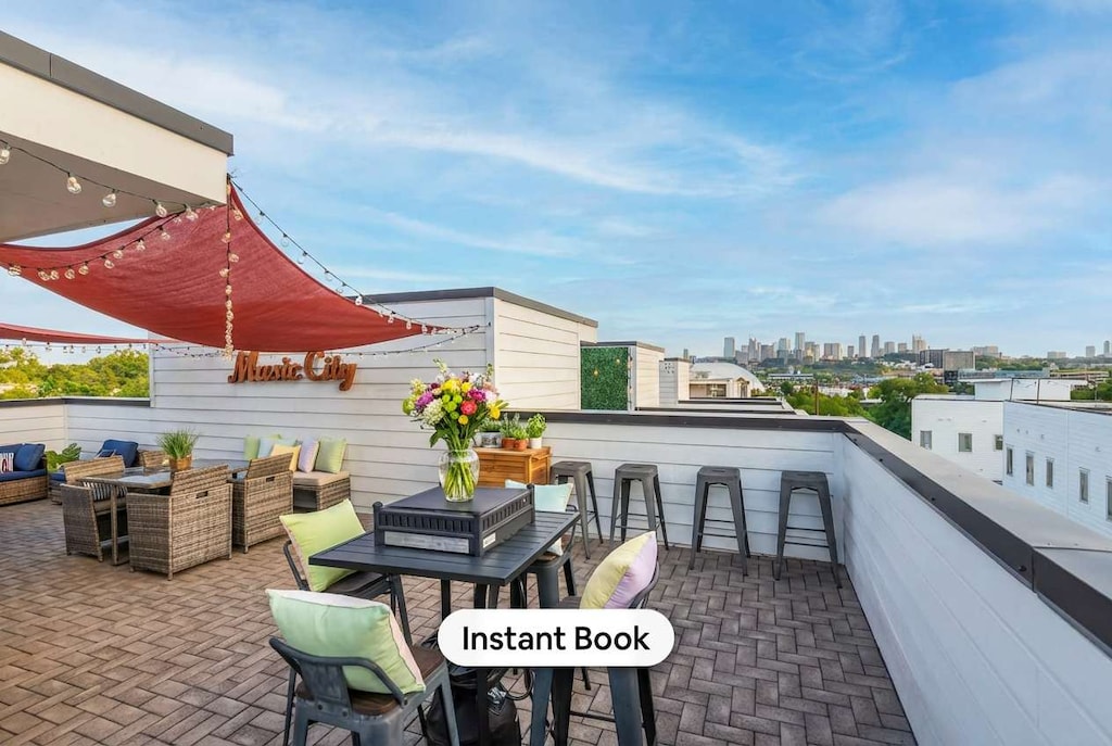 Experience stunning skyline views from this chic Nashville rooftop oasis, ideal for bachelorette parties or family reunions. This stylish vacation rental offers spacious accommodations for large groups. Dine al fresco under twinkling lights and enjoy luxury and comfort—book your getaway today!