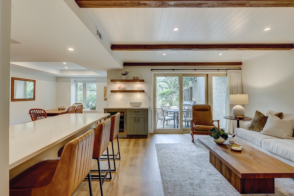 Living Area/Kitchen Bar