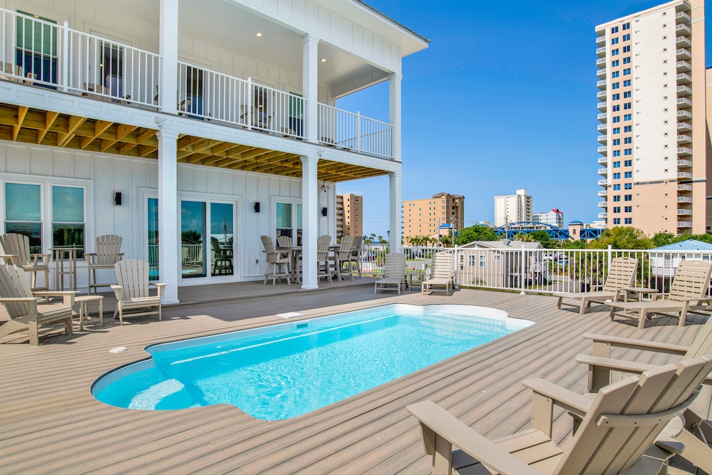 Private pool with pool heating available