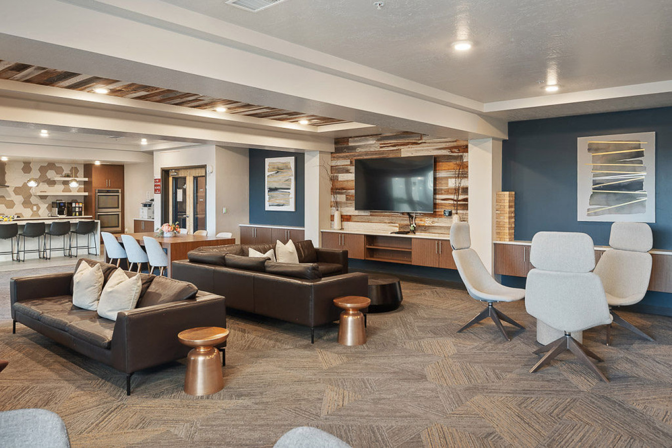 Designer- by Convention CenterPool, HTub, 24/7 Gym