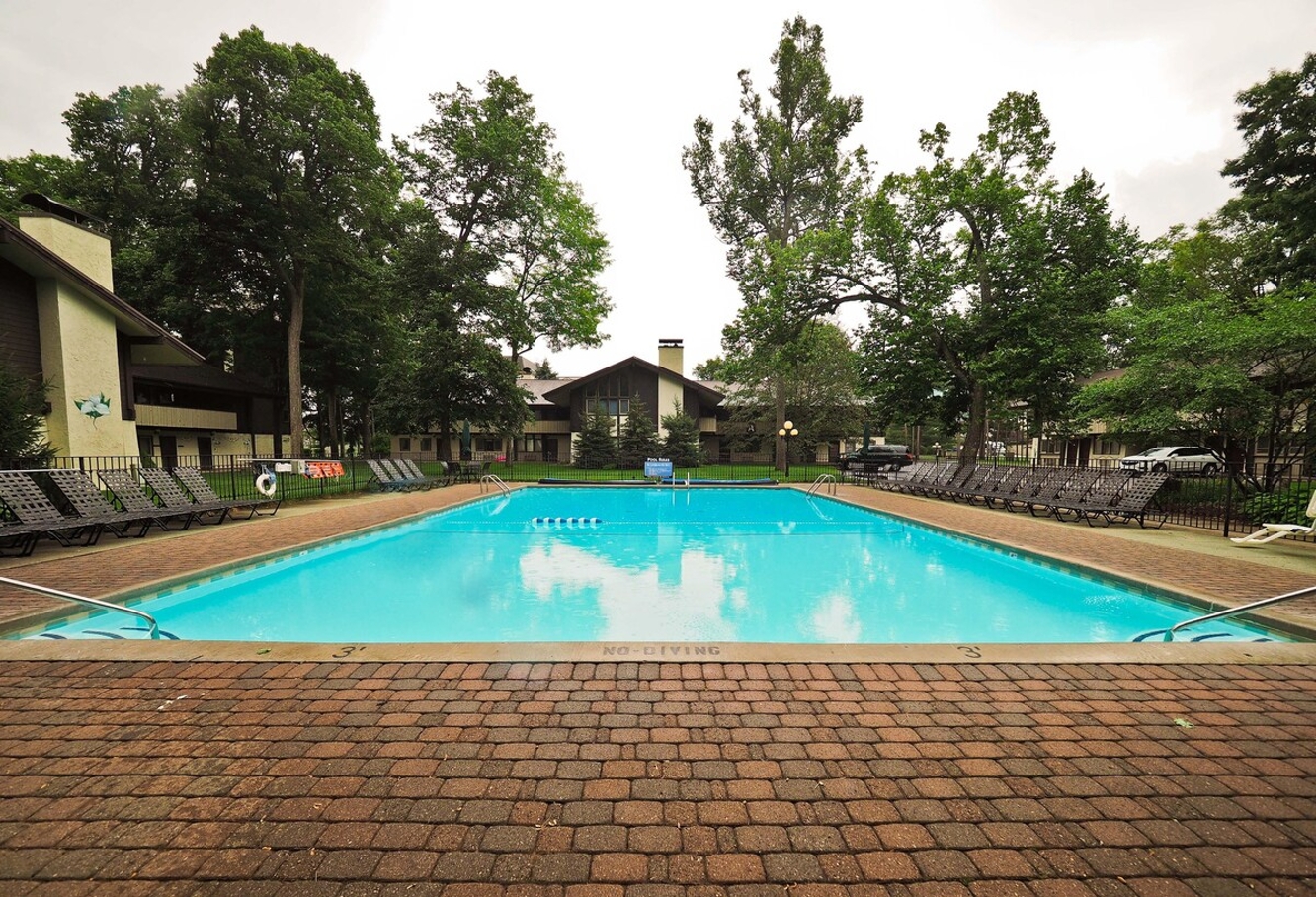 Property Image 2 - Village Slopeside: Golf: Heated Pool: Skybridge