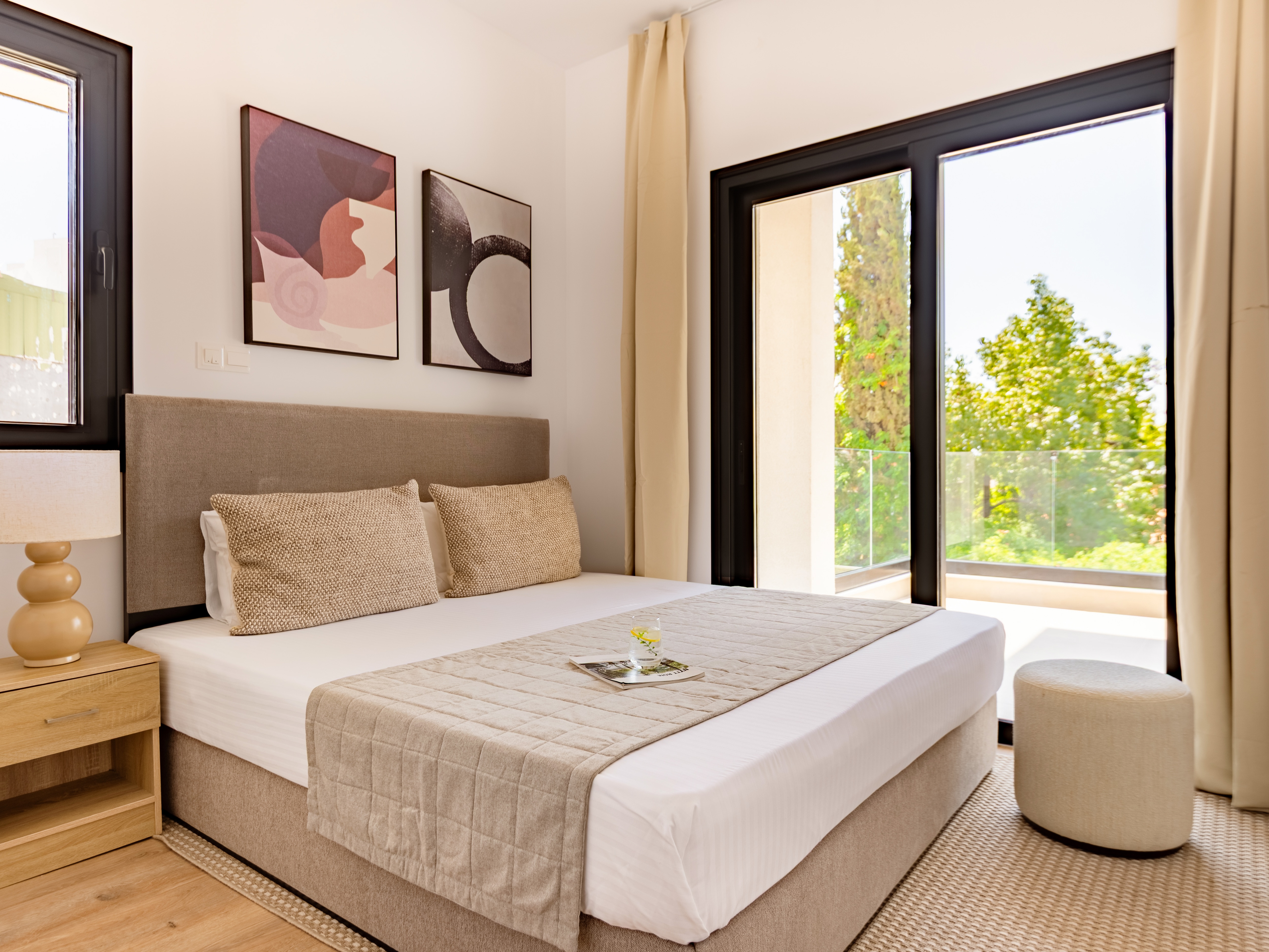 Sanders Breeze - Bright 2 bdr apartment with balcony