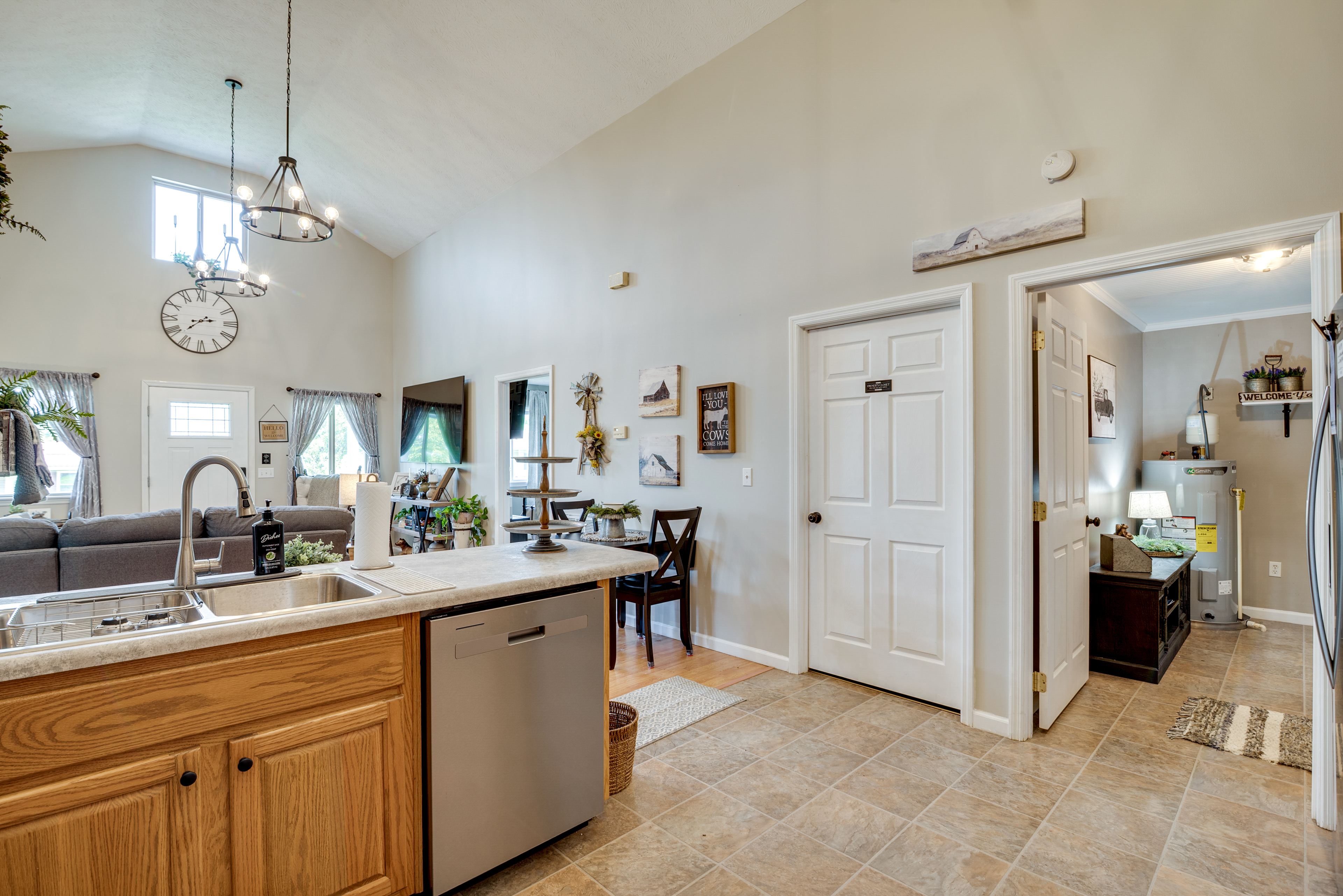 Near Lake Cumberland: Monticello Home w/ Gazebo!