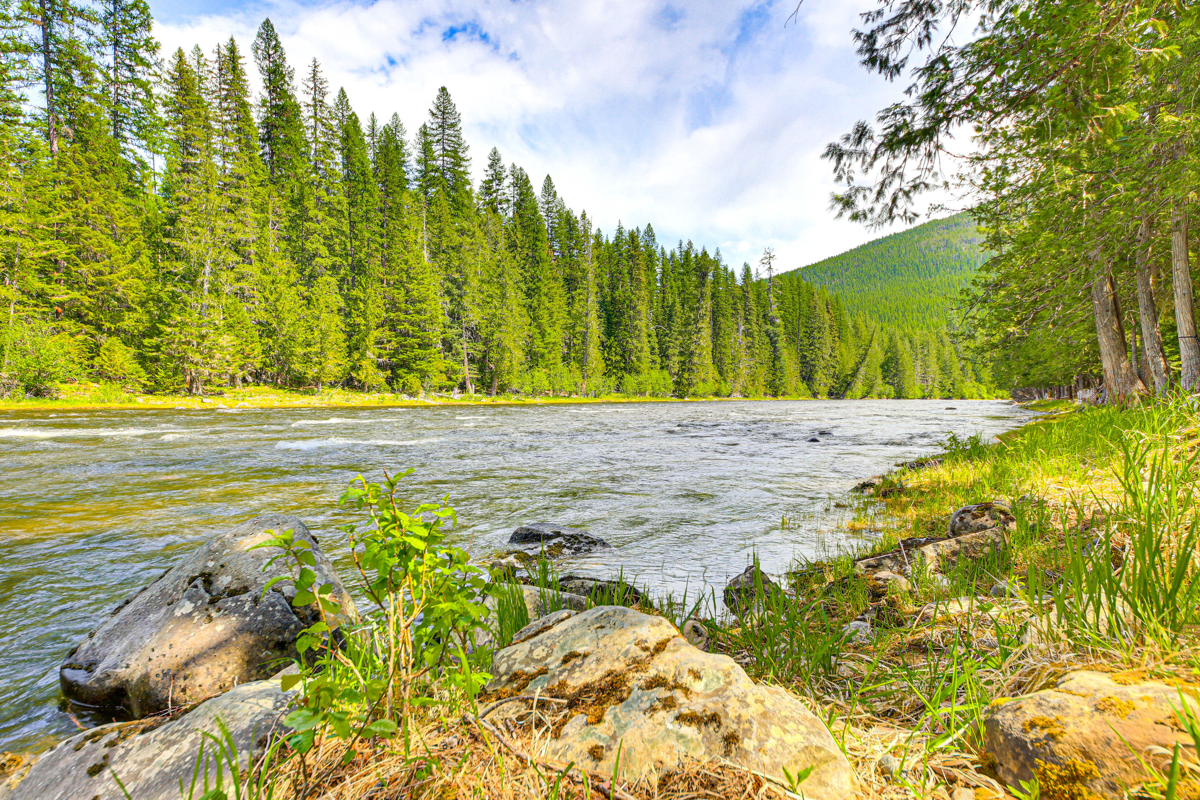 Riverside Cabin on 9 Acres in Montana