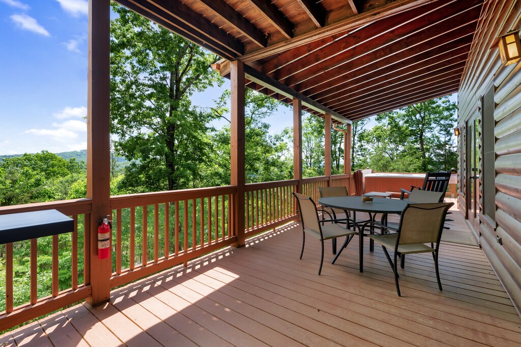 Heavens View - Entry Level Deck Features Outdoor Dining
