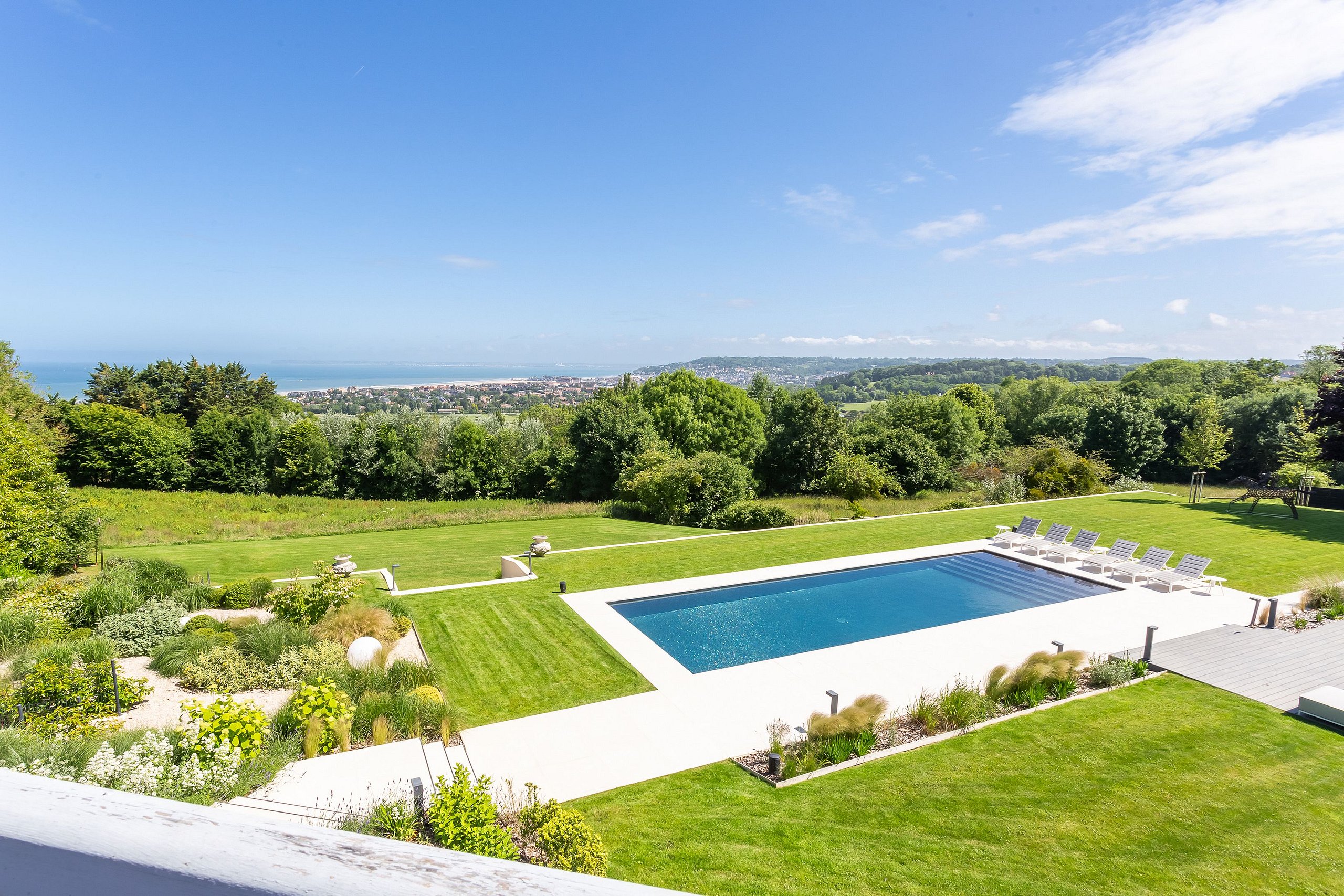 Nor008 - Exceptional Norman Property with View