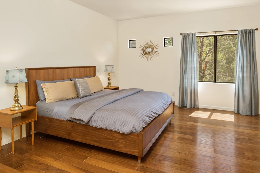 Master king suite with shared full bathroom and private walk in closet