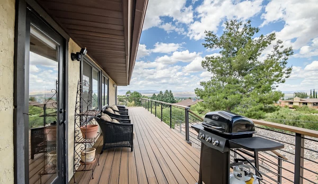 Large deck with barbecue grill – perfect for summer nights.