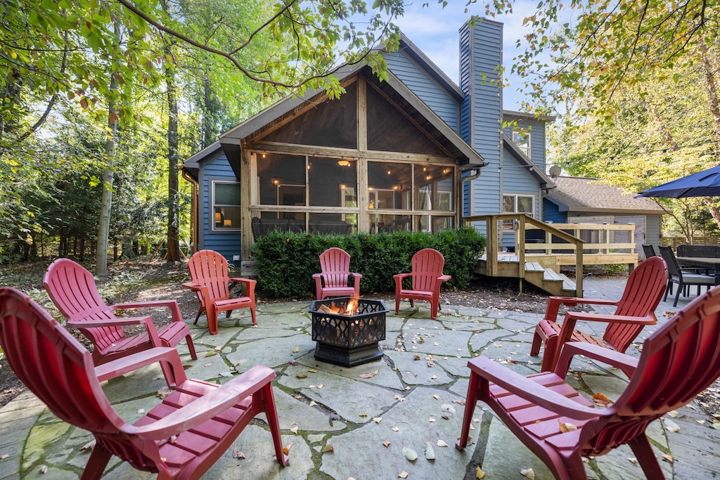 Starry nights, crackling fires, and endless laughter—welcome to your outdoor escape!