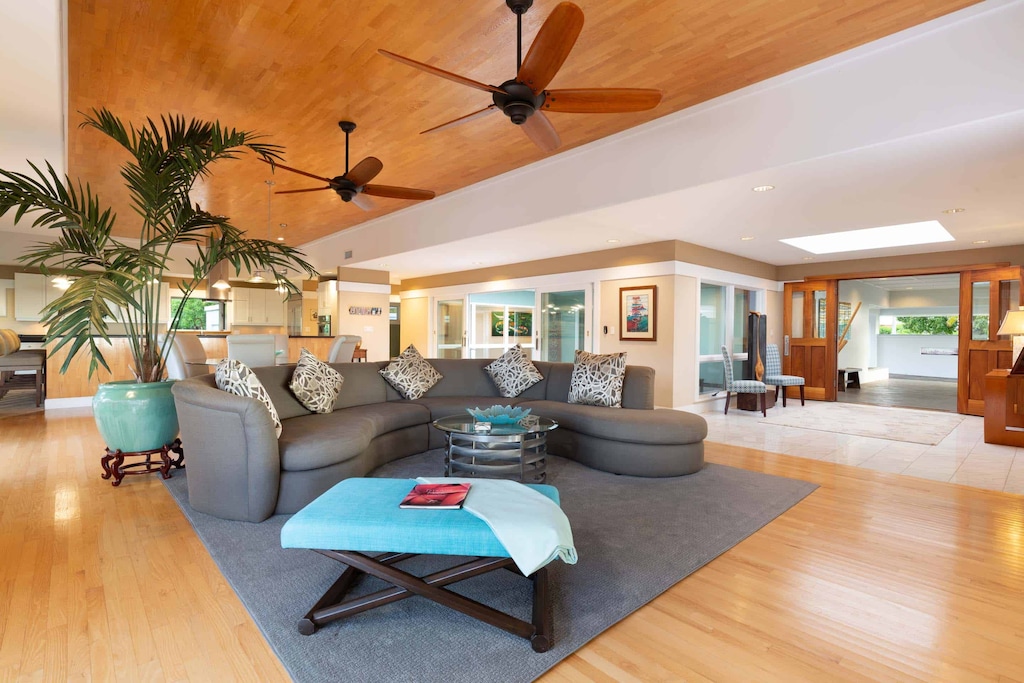 1733180585355-3312-10