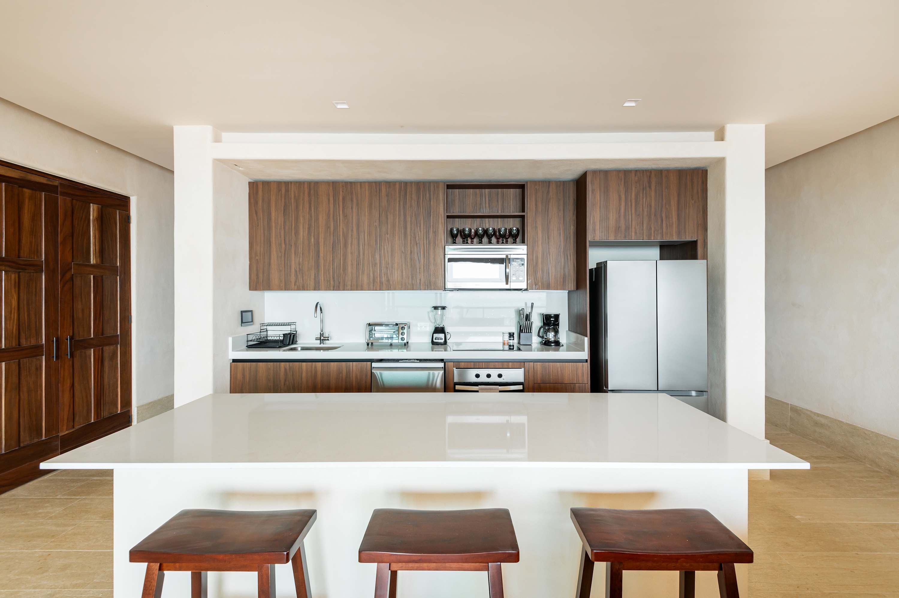 Artila PH: Modern Luxury with Private Terrace and Direct Access to the Beach Artila PH: Modern Luxury with Private Terrace and Direct Access to the Beach